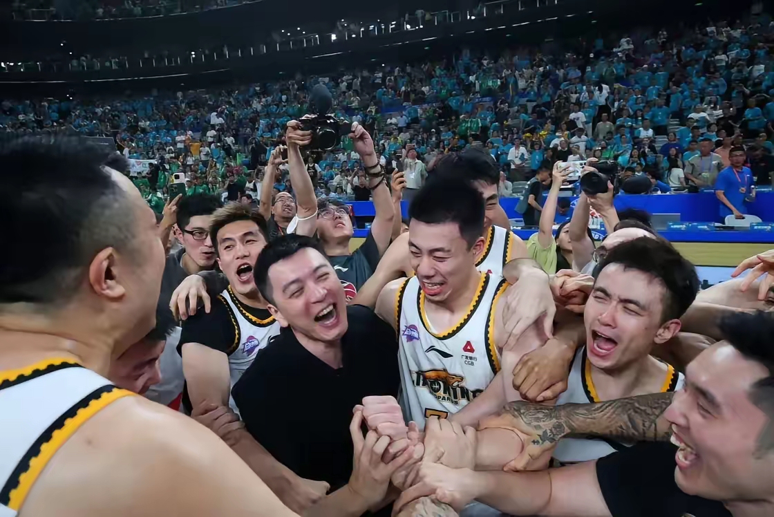 灰熊鏖战上海队，郭艾伦惊艳四座