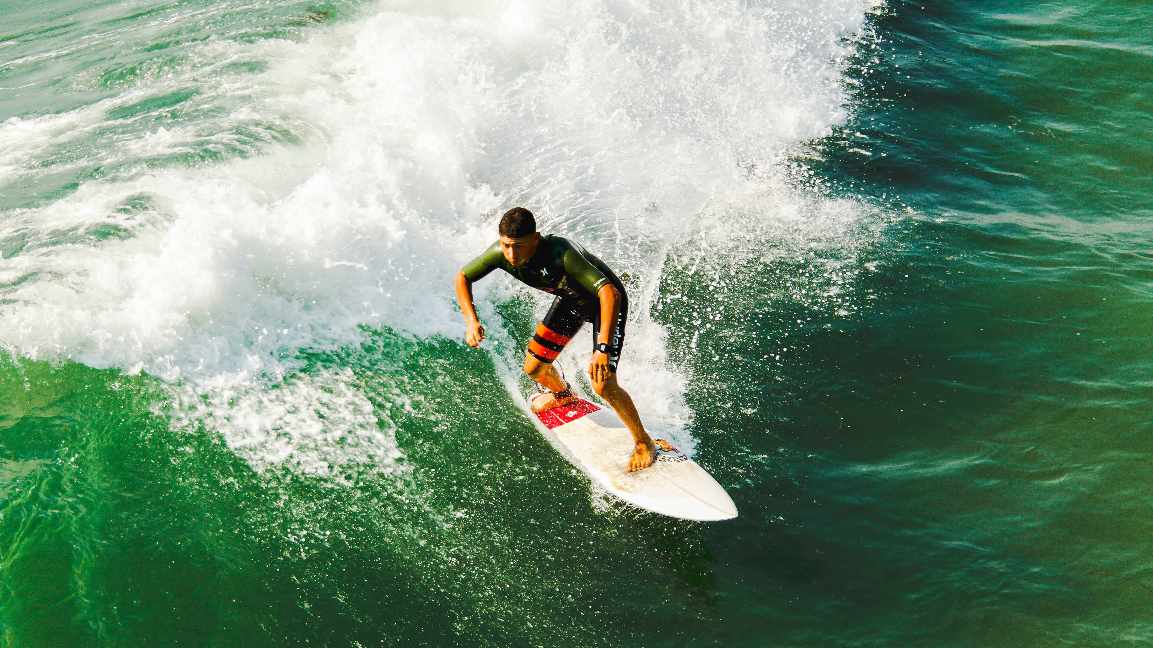 世界排名争夺战之夜，约基奇关键战不手软，当佛系巨人撕下温和伪装